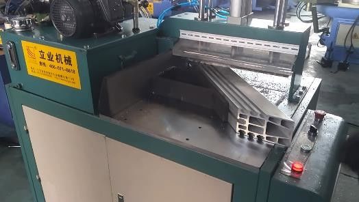 L505 3 kW Motorleistung Aluminiumsäge-Schneidmaschinen für Fenster- und Türwinkel